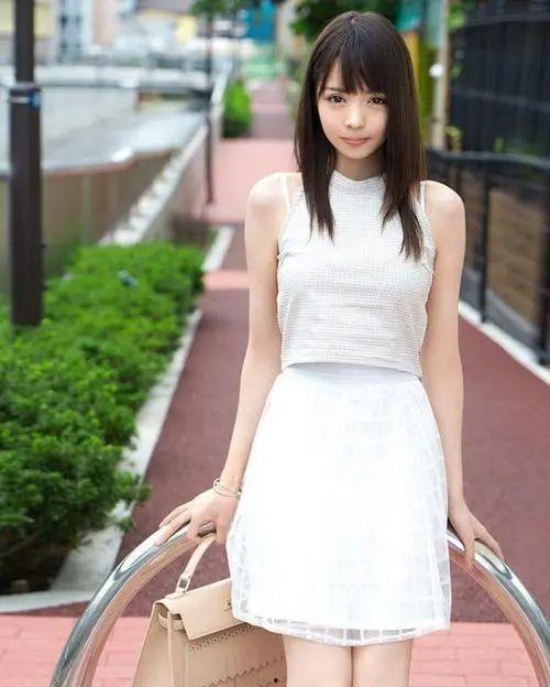 日本下海主持人年轻,日本下海主持人年轻化趋势解析